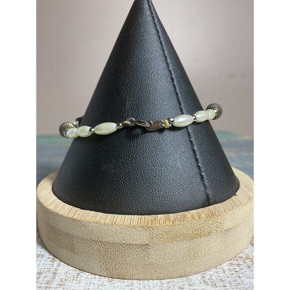 Vintage Style Beaded Bracelet With Mixed Metals & Pearl Accents - Picture 4 of 4